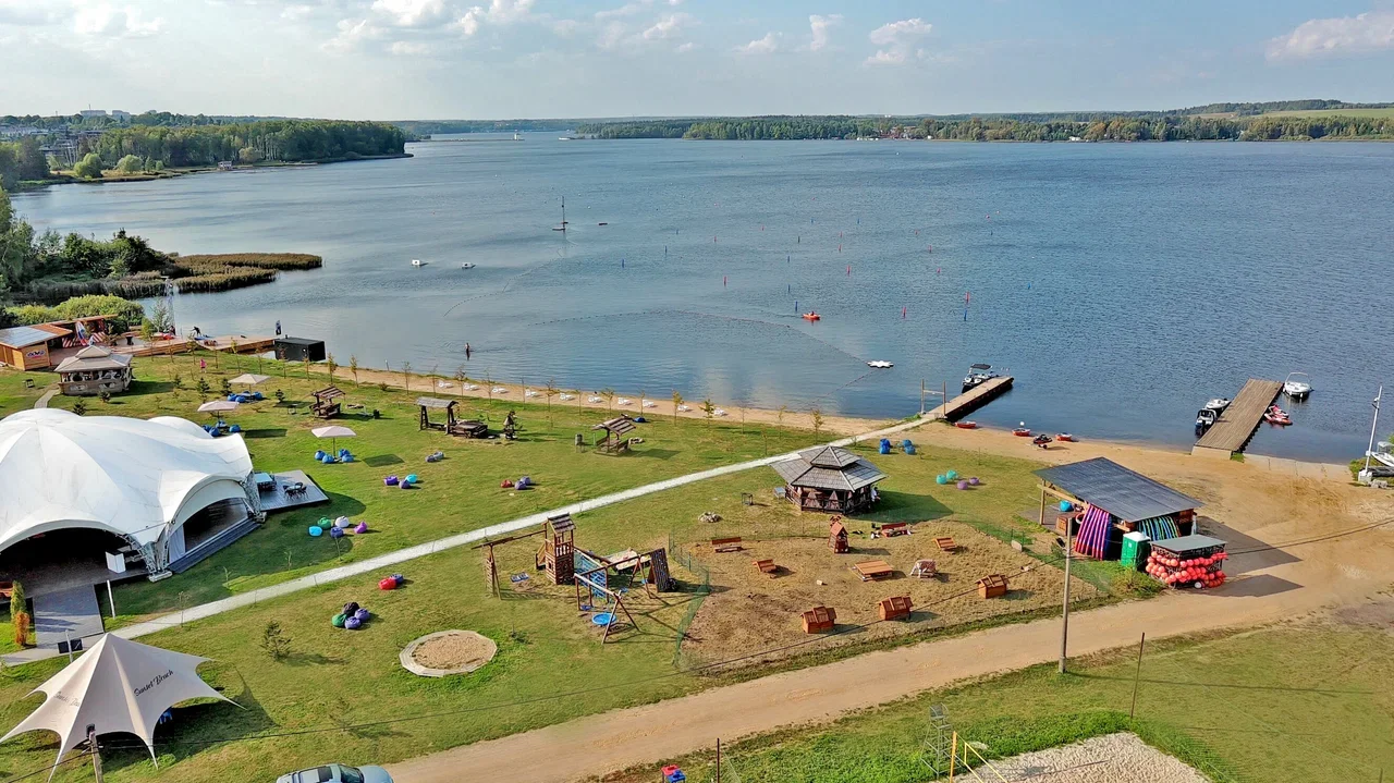 Фото Пляж "Sunset Beach" (Икшинское водохранилище) - развлечение в Москве | Досугатор
